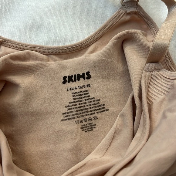 SKIMS SEAMLESS SCULPT MID THIGH BODYSUIT - Picture 2 of 3